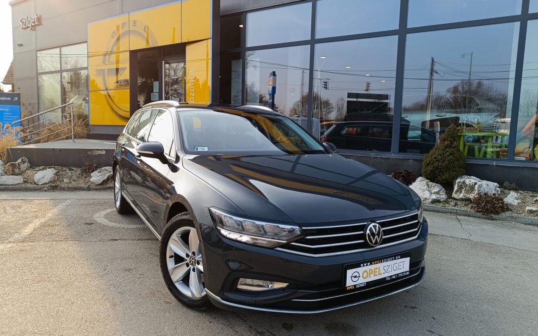 VOLKSWAGEN PASSAT Variant 2.0 TDI SCR Elegance 4Motion DSG ÁFÁS! Magyarországi! 1. Tulajdonostól! Végig szervizelt! Gyári fényezésű!