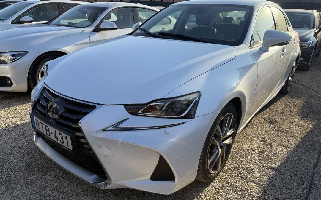 LEXUS IS 300h Elegance Top Safety CVT ÁFÁS! Magyarországi! Első tulajdonostól! Végig szervizelt!