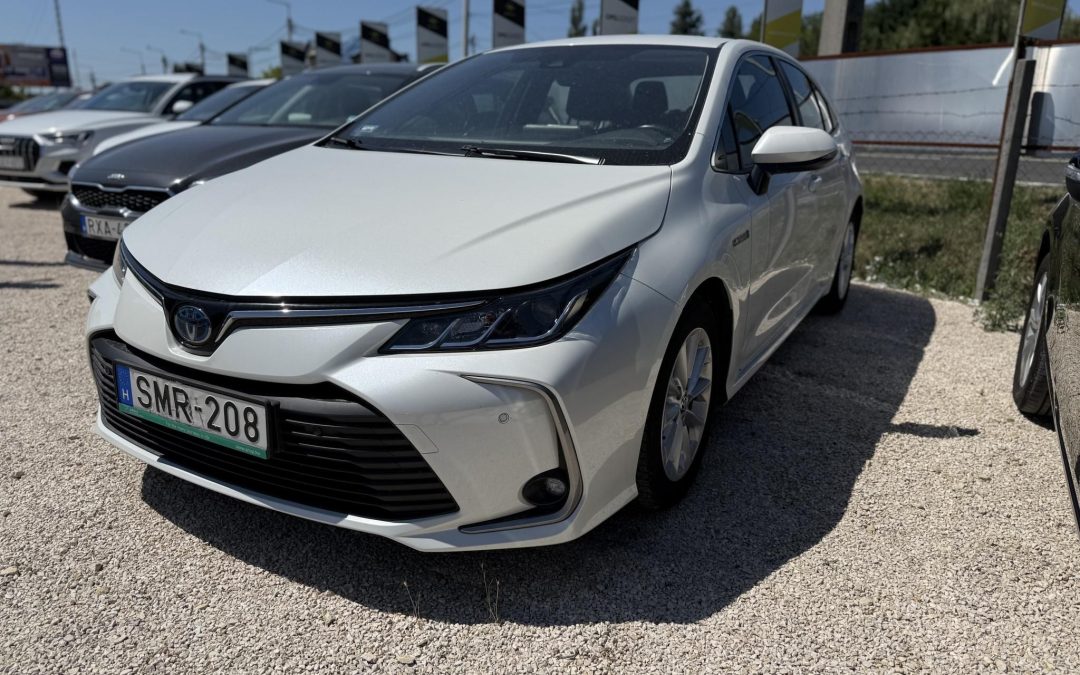 TOYOTA COROLLA Sedan 1.8 Hybrid Comfort Tech e-CVT ÁFÁS! Magyarországi!1.tulajdonostól! Végig szervizelt!1 Év Garancia!