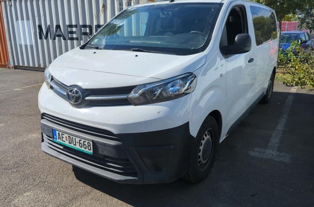 TOYOTA PROACE 2.0 D-4D Combi – L1H1 (9 személyes ) VERSO 3%-OS FINANSZÍROZÁSSAL! 1.TULAJDONOSTÓL! MAGYARORSZÁGI! TÖRÉSMENTES!