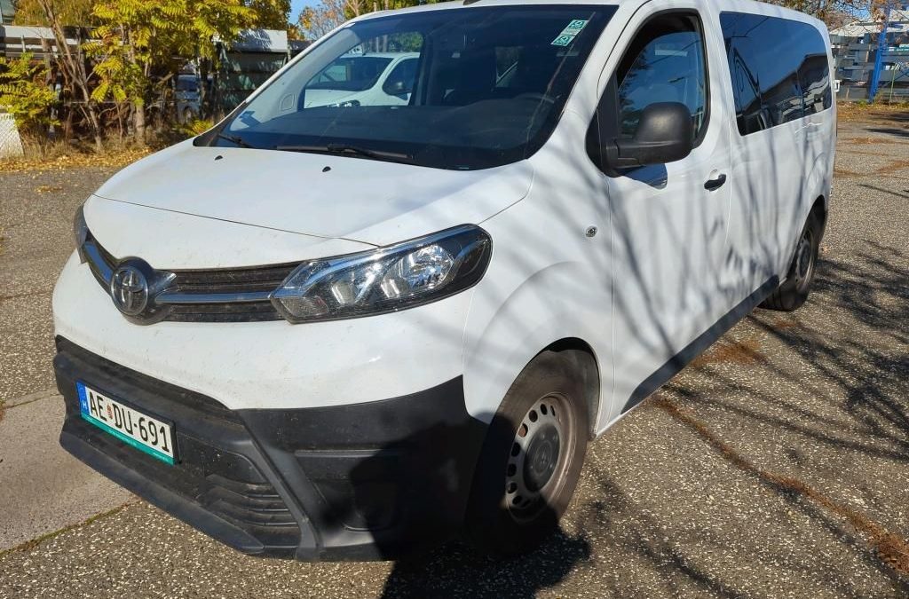 TOYOTA PROACE 2.0 D-4D Combi Professional L1H1 VERSO 3%-OS FINANSZÍROZÁSSAL! 1.TULAJDONOSTÓL! MAGYARORSZÁGI! TÖRÉSMENTES!