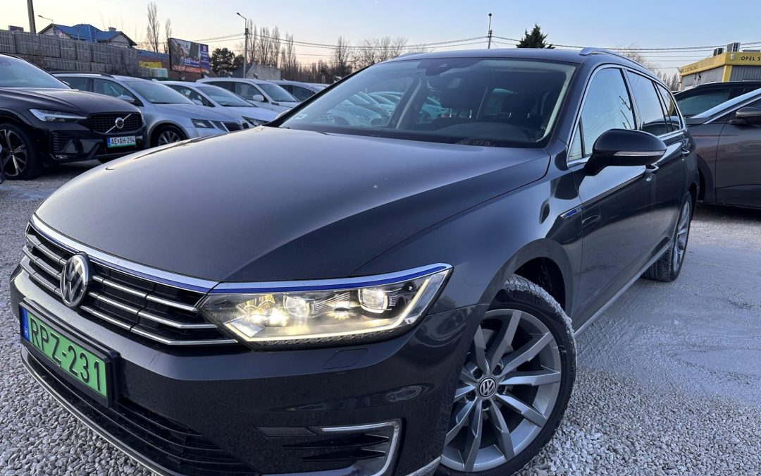 VOLKSWAGEN PASSAT VIII Variant 1.4 TSI GTE Plug-In-Hybrid DSG ÁFÁS! ÁLLÓFŰTÉS! 1 ÉV GARANCIÁVAL! MAGYARORSZÁGI! VÉGIG SZERVIZELT!