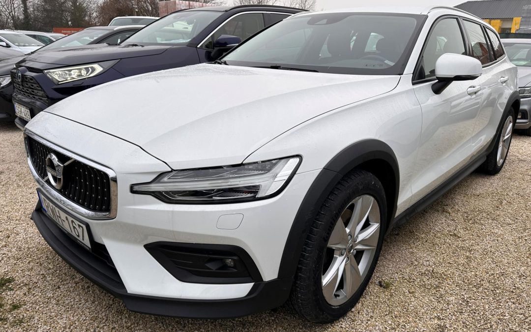 VOLVO V60 2.0 D [D4] Cross Country AWD Geartronic 2025.04-BEN VEZÉRLÉS CSERÉLVE! MAGYARORSZÁGI! TÖRÉSMENTES! VÉGIG SZERVIZELT!