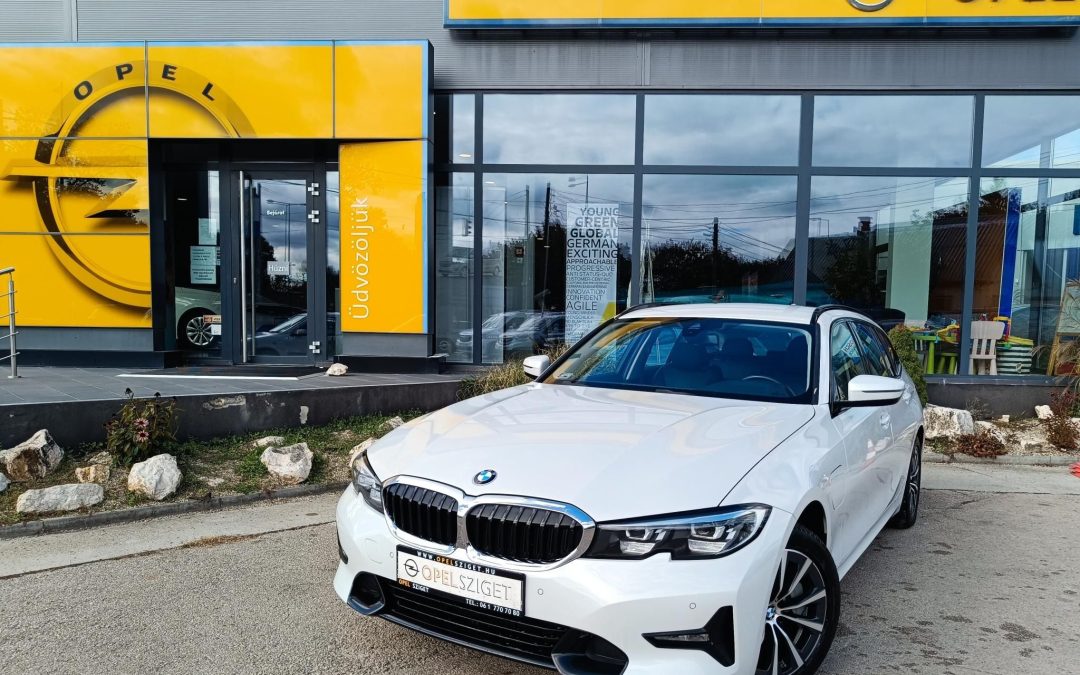 BMW 330e xDrive (Automata) INDIVIDUAL 1.TULAJDONOSTÓL! MAGYARORSZÁGI! VÉGIG SZERVIZELT!