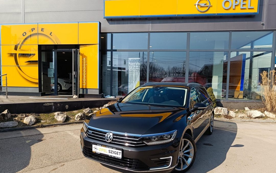 VOLKSWAGEN PASSAT VIII Variant 1.4 TSI GTE Plug-In-Hybrid DSG ÁFÁS! ÁLLÓFŰTÉS! 1 ÉV GARANCIÁVAL! MAGYARORSZÁGI! VÉGIG SZERVIZELT!